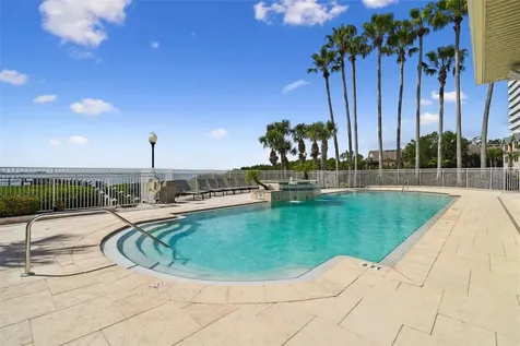 4304 Bay Club Circle Tampa FL 33607