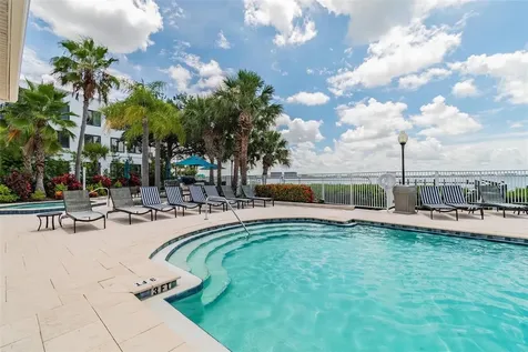 4304 Bay Club Circle Tampa FL 33607