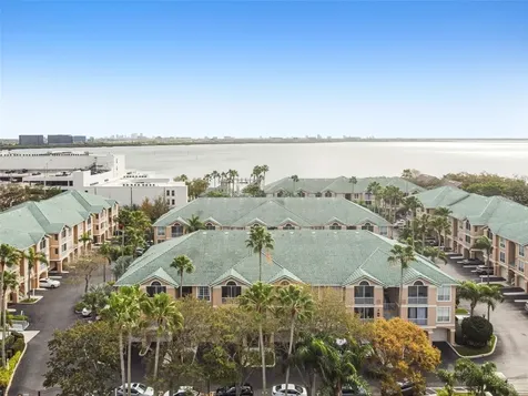 4304 Bay Club Circle Tampa FL 33607