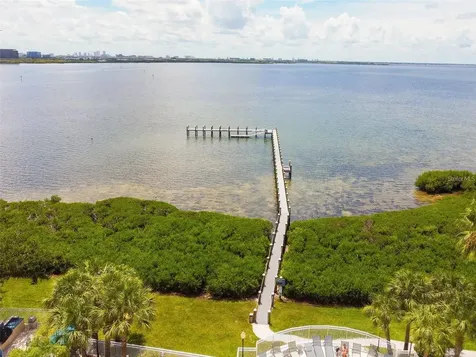 4304 Bay Club Circle Tampa FL 33607