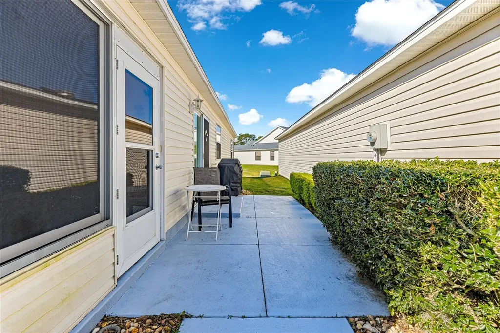 16922 SE 81st Charlesfort Avenue The Villages FL 32162