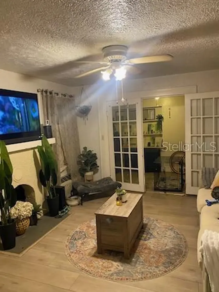 1204 38th Avenue N St Petersburg FL 33704