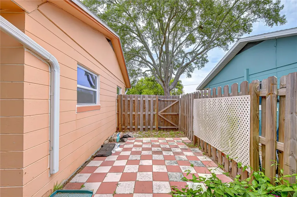 6710 35th Terrace N St Petersburg FL 33710