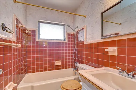 6710 35th Terrace N St Petersburg FL 33710