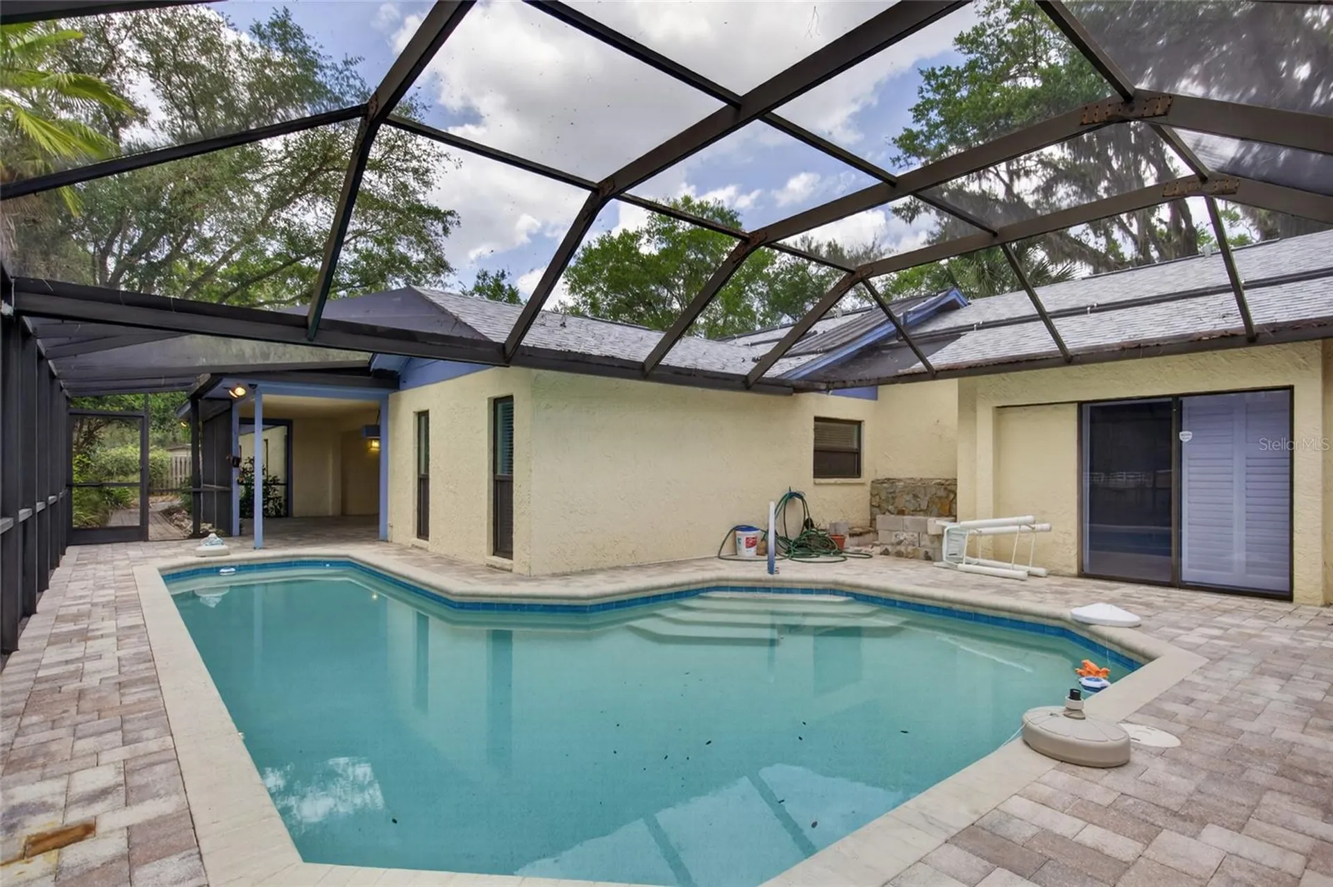 901 W River Drive Temple Terrace FL 33617