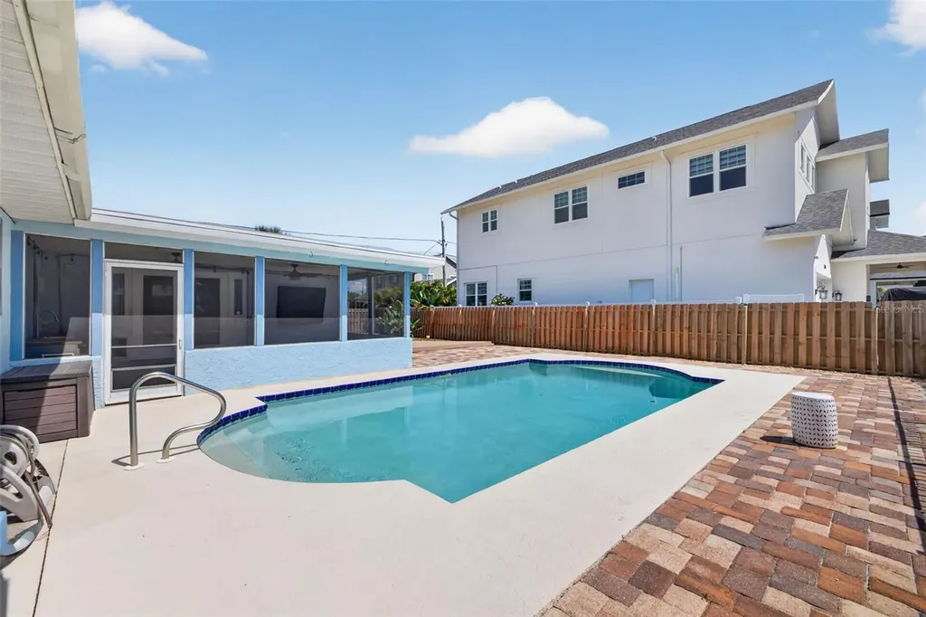 1674 34th Avenue N St Petersburg FL 33713