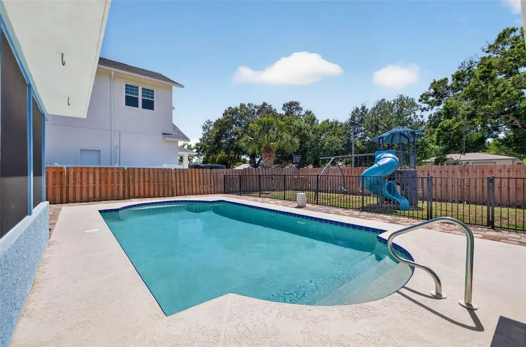 1674 34th Avenue N St Petersburg FL 33713