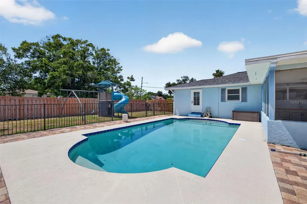 1674 34th Avenue N St Petersburg FL 33713