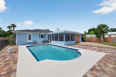 1674 34th Avenue N St Petersburg FL 33713