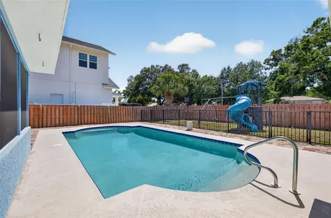 1674 34th Avenue N St Petersburg FL 33713