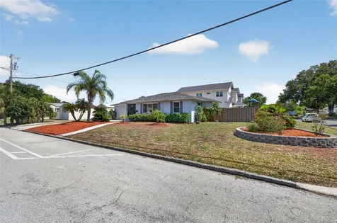 1674 34th Avenue N St Petersburg FL 33713
