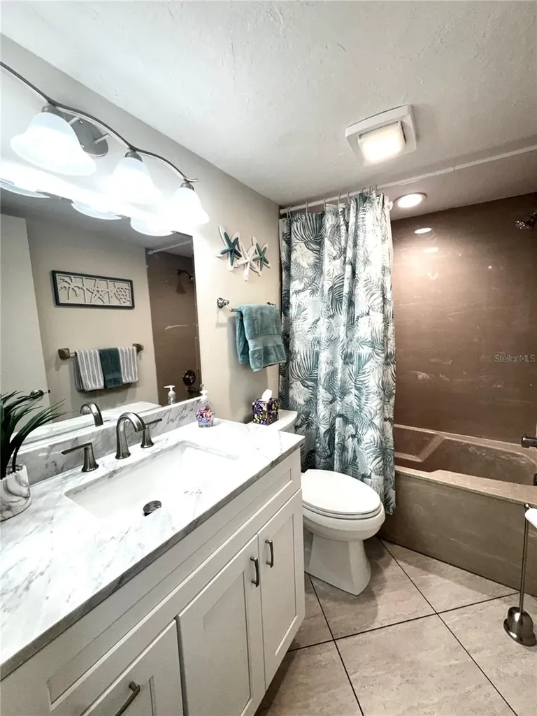 4377 Longmeadow Sarasota FL 34235