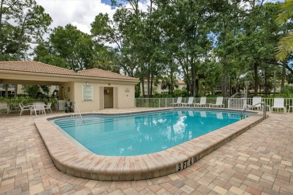 4377 Longmeadow Sarasota FL 34235