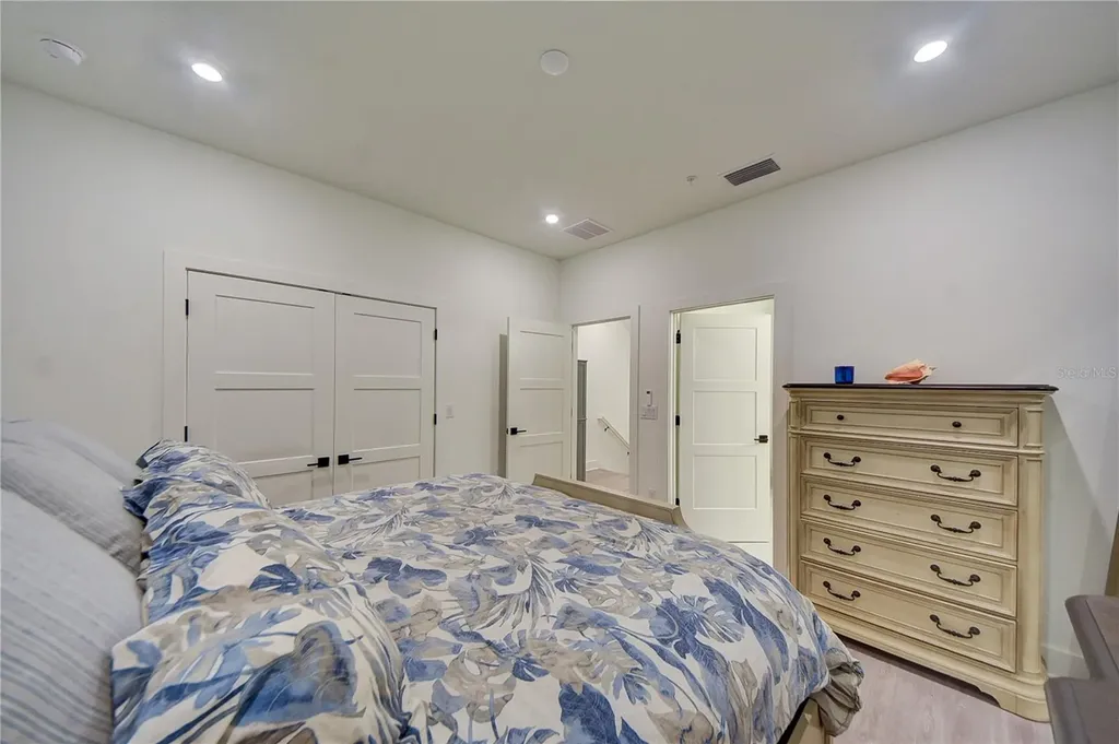 323 15th Street N St Petersburg FL 33705