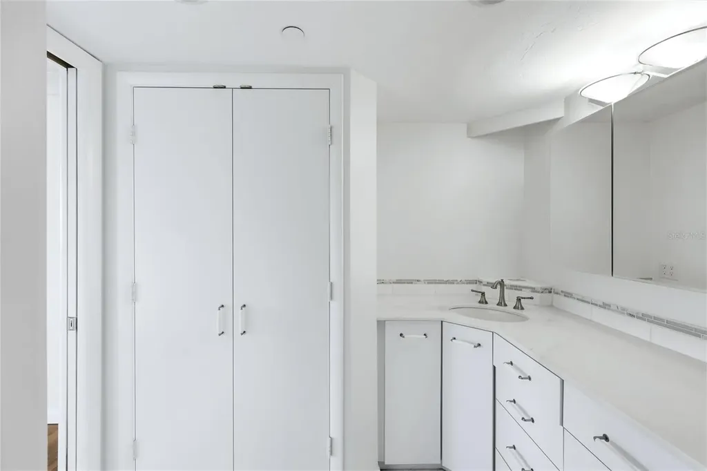 770 S Palm Avenue Sarasota FL 34236