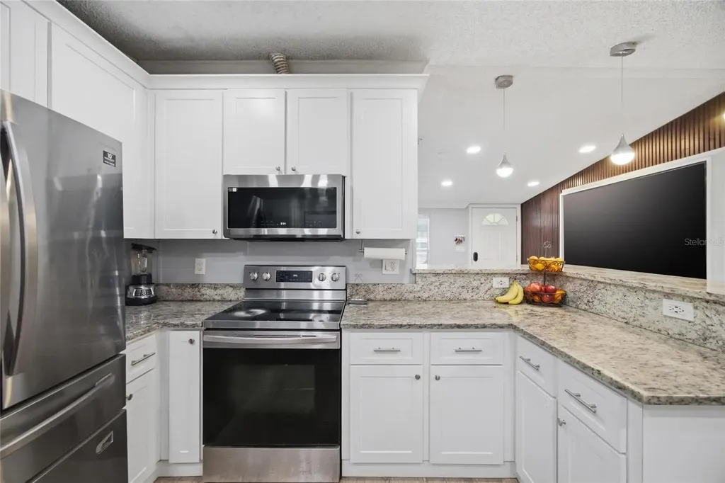 11821 Grovewood Avenue Thonotosassa FL 33592