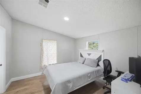 11821 Grovewood Avenue Thonotosassa FL 33592