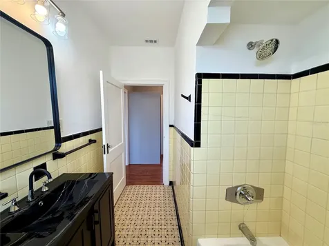 2323 W North B Street Tampa FL 33609