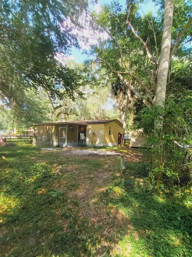 3128 Cr 418 Lake Panasoffkee FL 33538