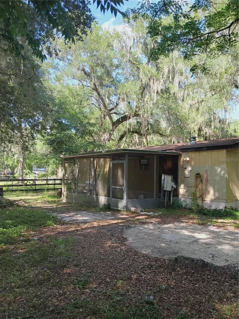 3128 Cr 418 Lake Panasoffkee FL 33538