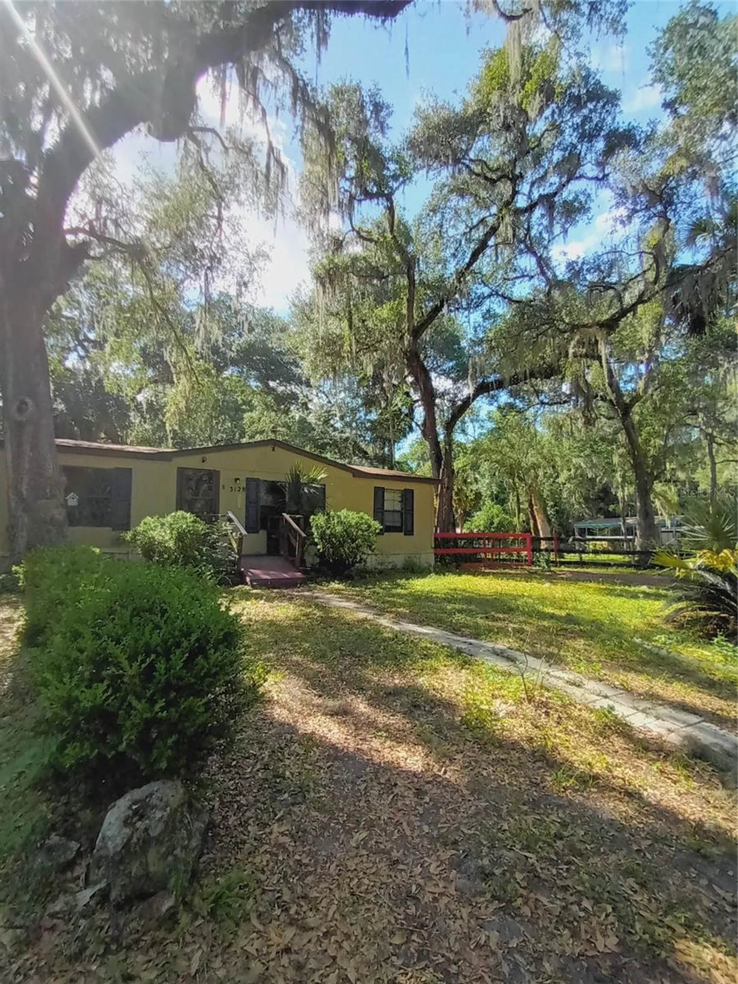3128 Cr 418 Lake Panasoffkee FL 33538