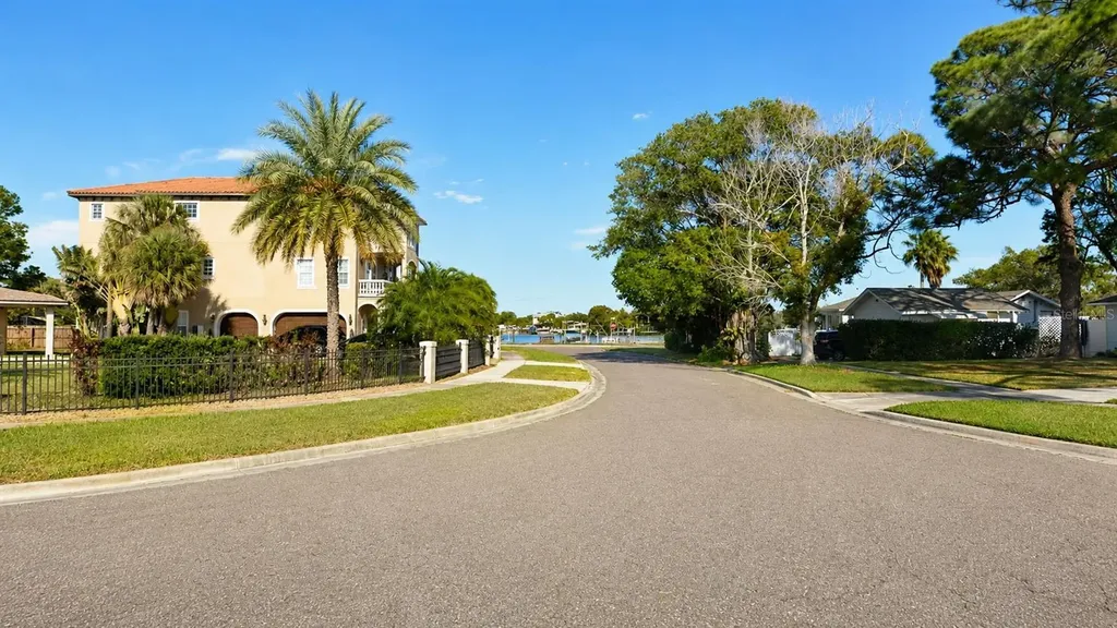 Juanita Way S St Petersburg FL 33705