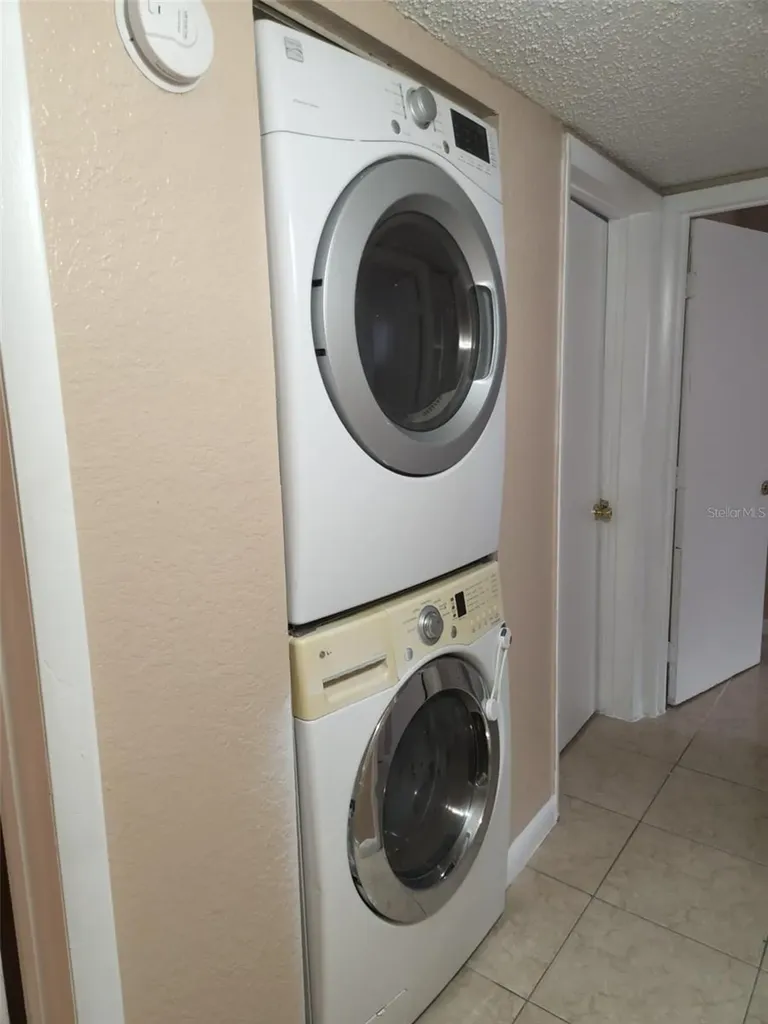 728 Ridenhour Circle Orlando FL 32809