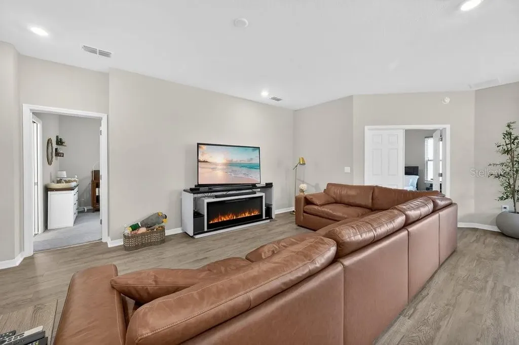 712 Daphne Drive Polk City FL 33868