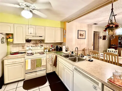 3332 Tallywood Court Sarasota FL 34237