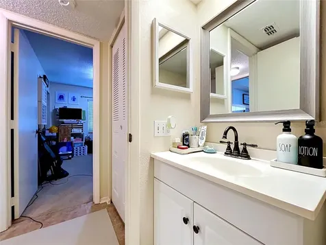 202 Meadow Lane Oldsmar FL 34677
