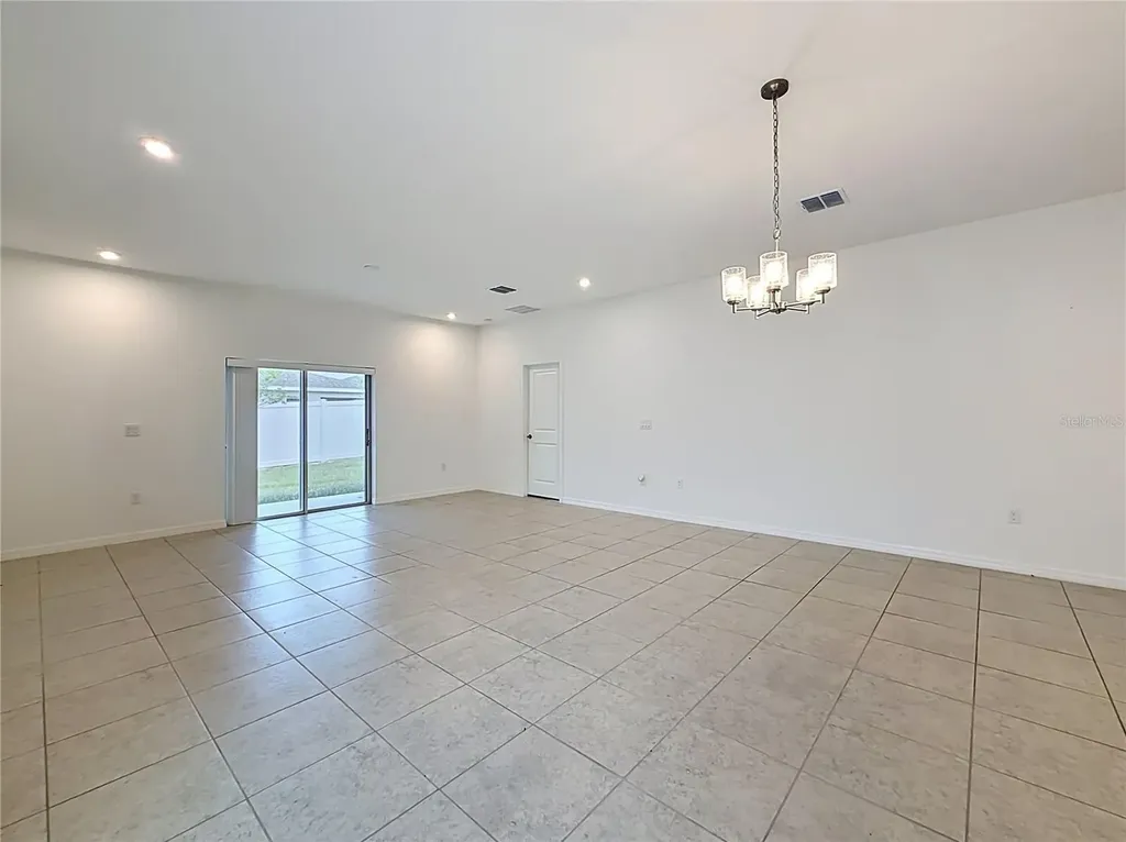 418 Quayside Avenue Mascotte FL 34753