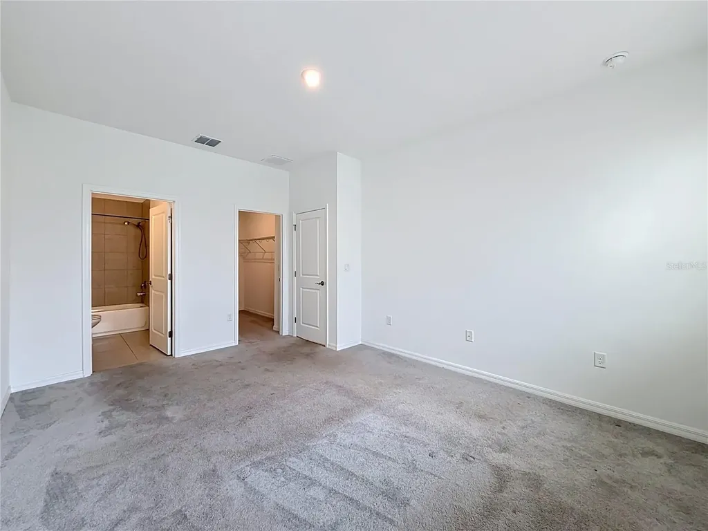 418 Quayside Avenue Mascotte FL 34753