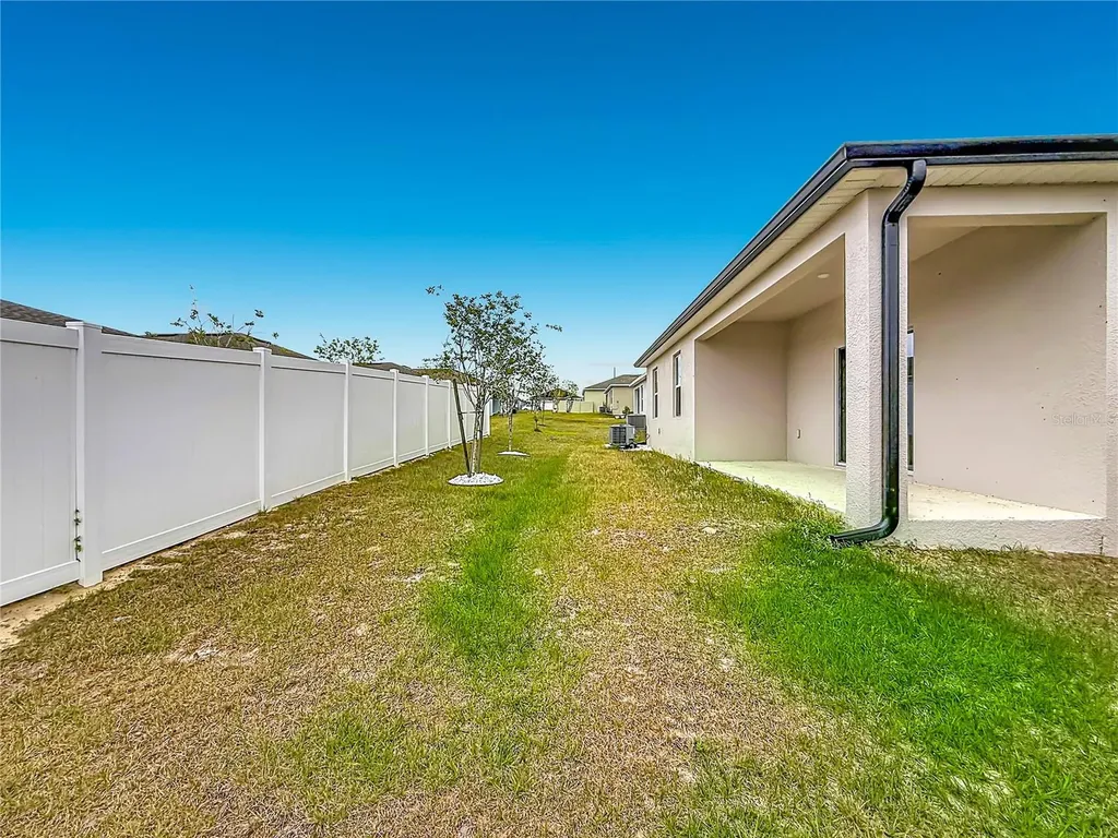 418 Quayside Avenue Mascotte FL 34753