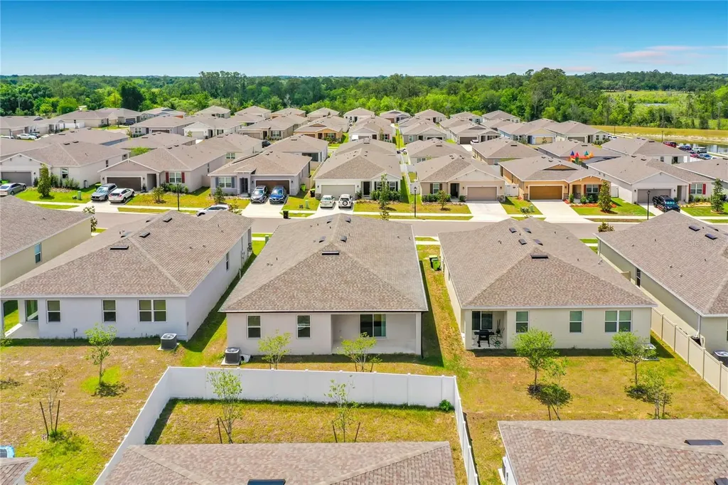 418 Quayside Avenue Mascotte FL 34753