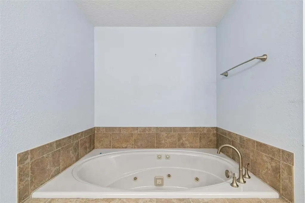 487 Pinellas Bayway S St Petersburg FL 33715