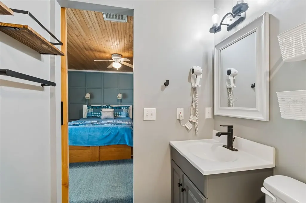 487 Pinellas Bayway S St Petersburg FL 33715
