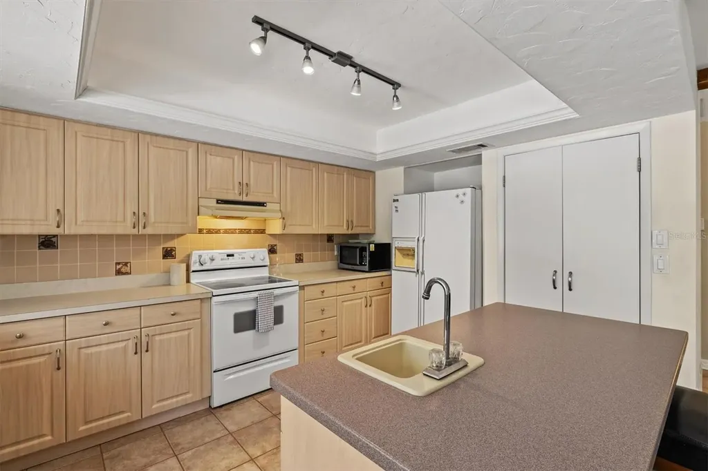6533 Bowline Drive Sarasota FL 34231