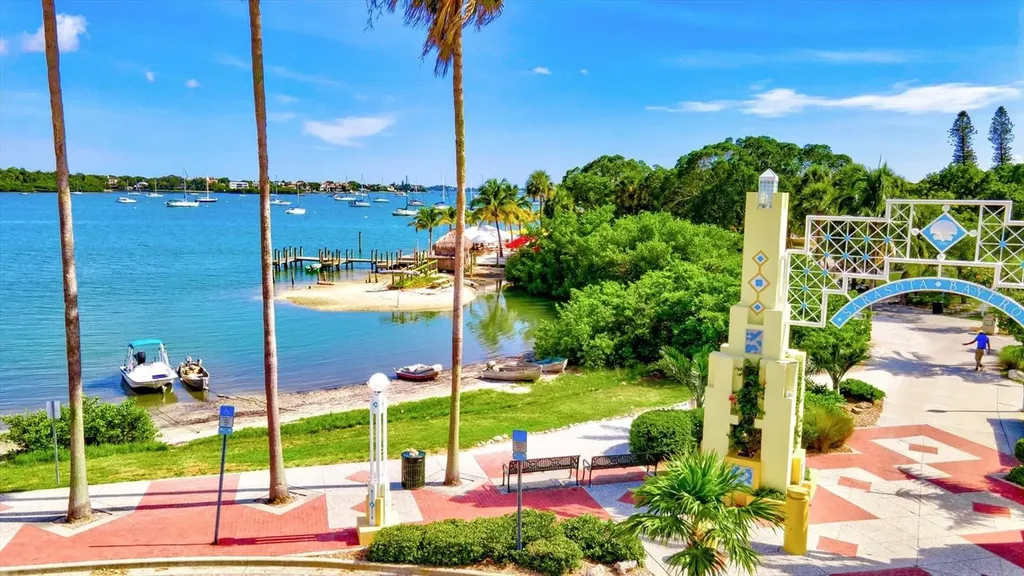 6533 Bowline Drive Sarasota FL 34231