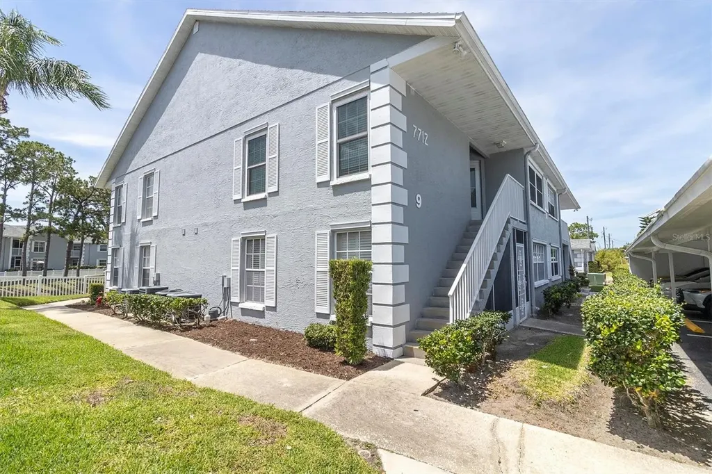 7712 Hillside Court Hudson FL 34667