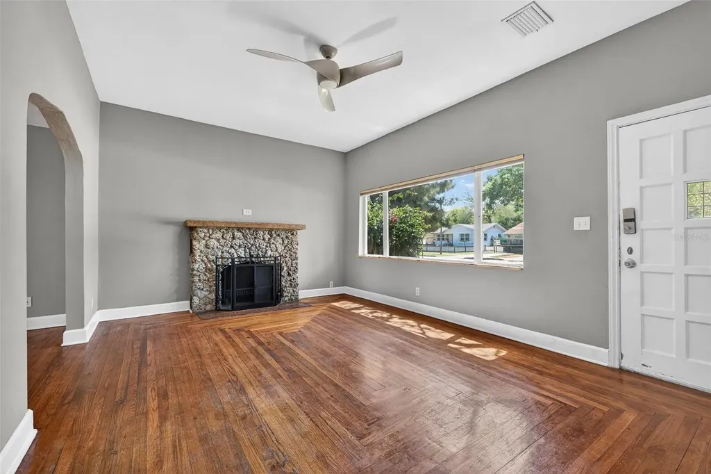 4925 2nd Avenue S St Petersburg FL 33707
