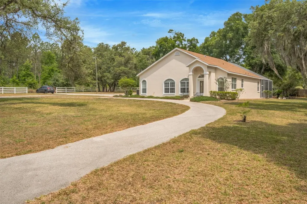 35745 Old Clinton Avenue Dade City FL 33525