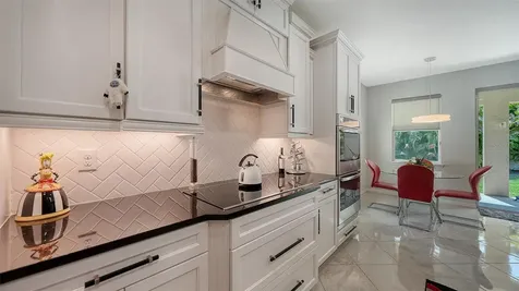 2858 Oriole Drive Sarasota FL 34243