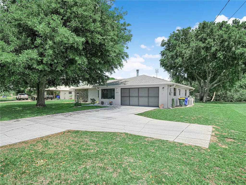 1711 Lake Clay Drive Lake Placid FL 33852