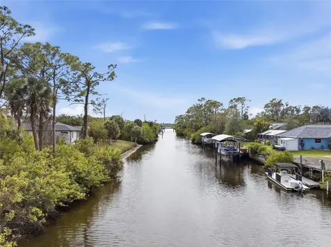 425 Cheshire Street Port Charlotte FL 33953