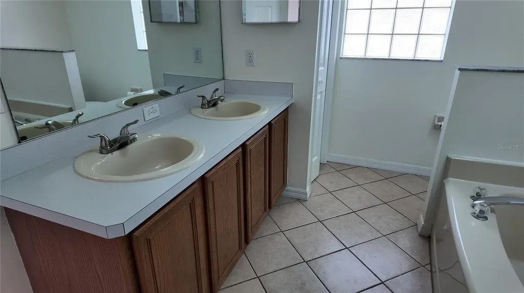 212 Bent Oak Loop Davenport FL 33837
