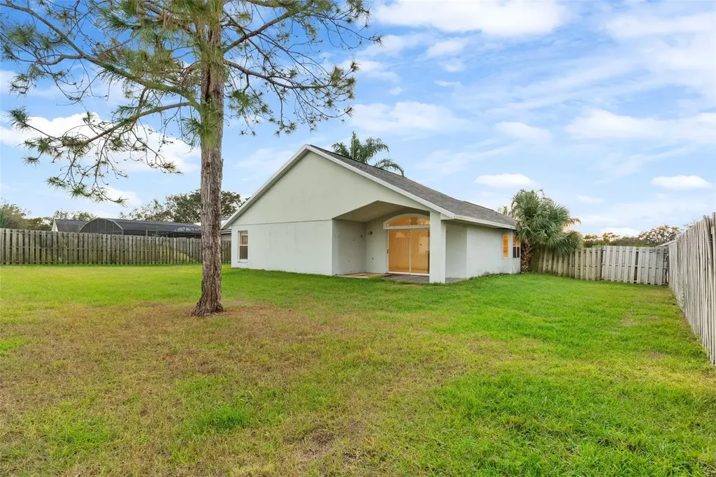 212 Bent Oak Loop Davenport FL 33837