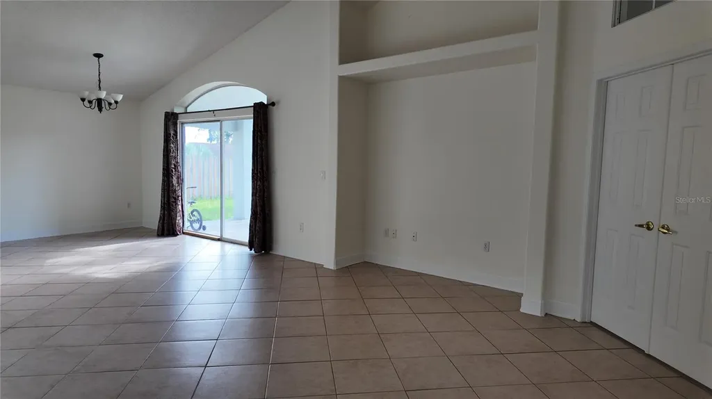 212 Bent Oak Loop Davenport FL 33837