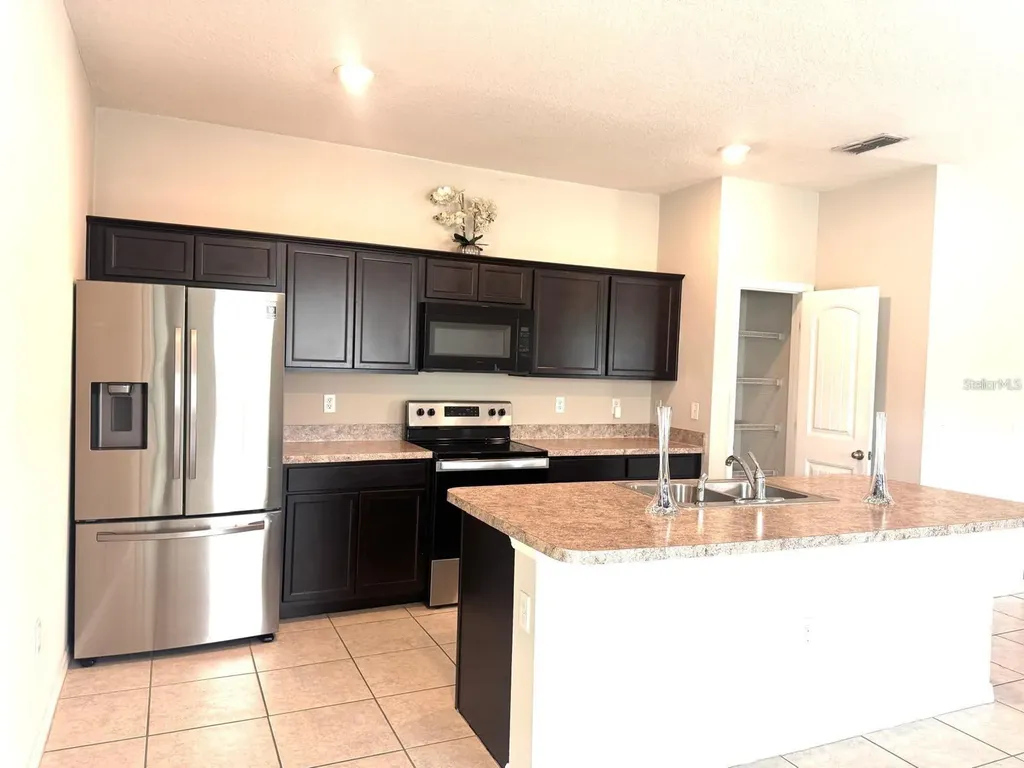 863 Hudson Valley Drive Kissimmee FL 34759