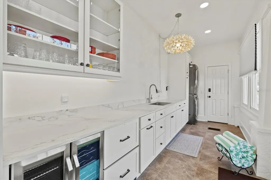 1523 1st Avenue W Bradenton FL 34205