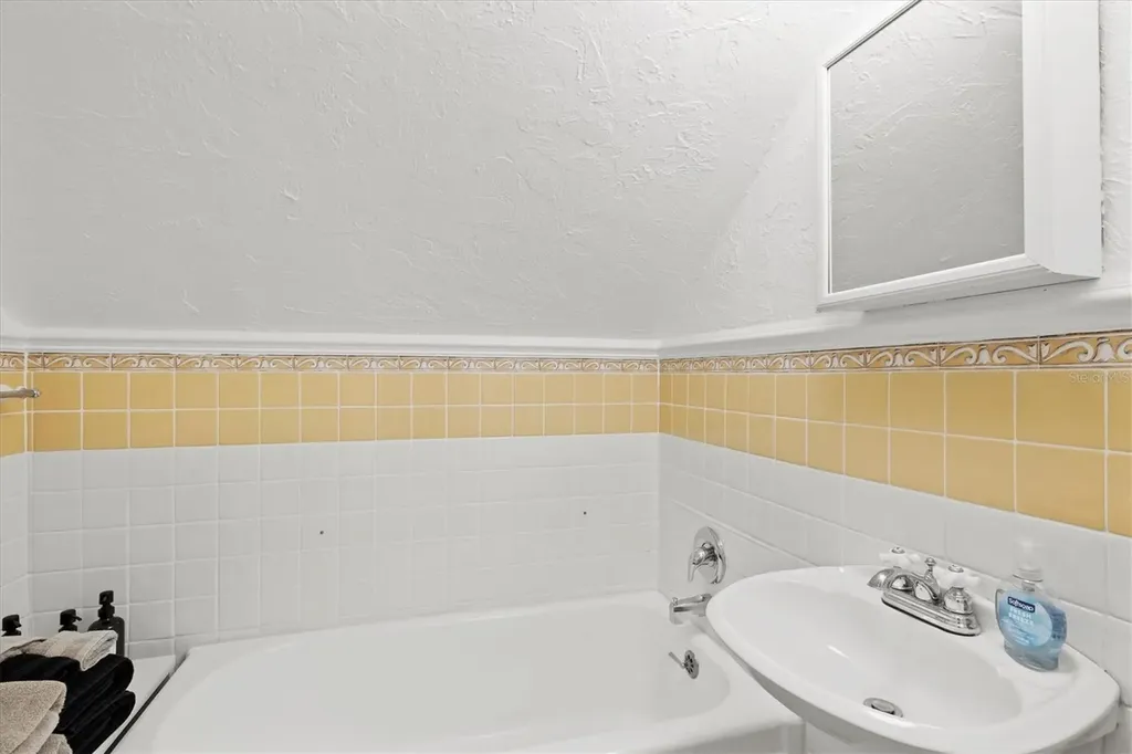 1523 1st Avenue W Bradenton FL 34205